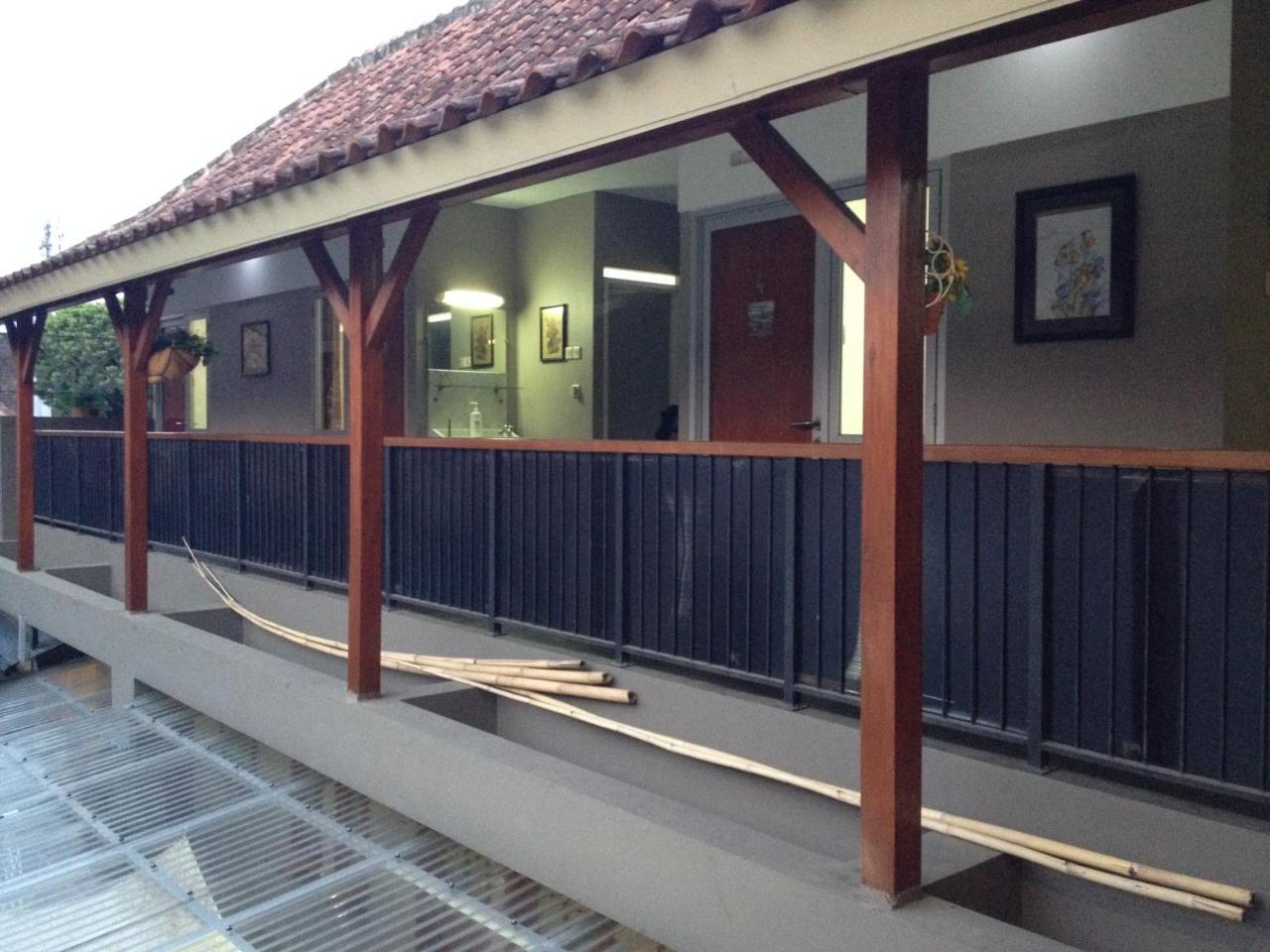 בנדונג De Riau Guesthouse מראה חיצוני תמונה
