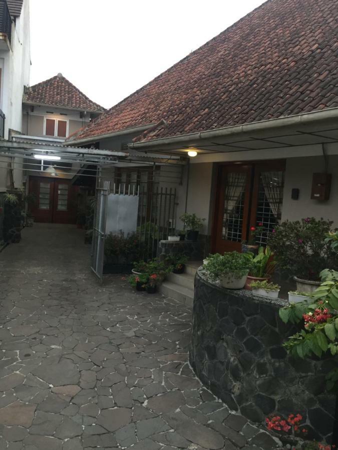 בנדונג De Riau Guesthouse מראה חיצוני תמונה